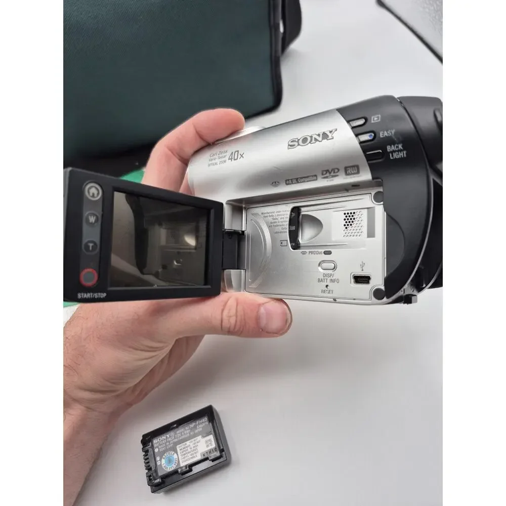 Sony Handycam DCR-DVD108 with Battery/Manual/Bag UNTESTED AS-IS